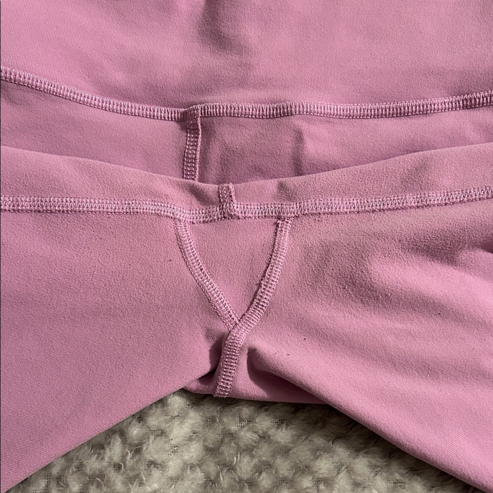 ALO Yoga Mauve Shorts and Top Set - Picture 10 of 12